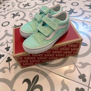 Vans Girls Glittery mint size 13.5 (old Skool V - Glitter Pastel Blue